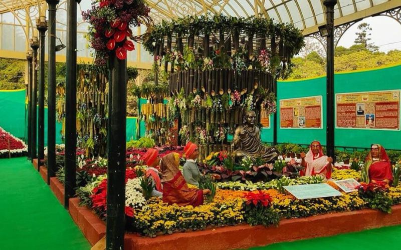 Vishwaguru Basaveshwara's tableau seen in the flower show of Lal Bagh in Bengaluru