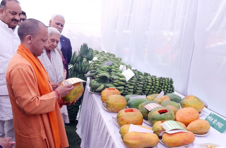 उत्तर प्रदेश के राजभवन में फल, शाकभाजी एवं पुष्प-प्रदर्शनी-2024 का शुभारंभ