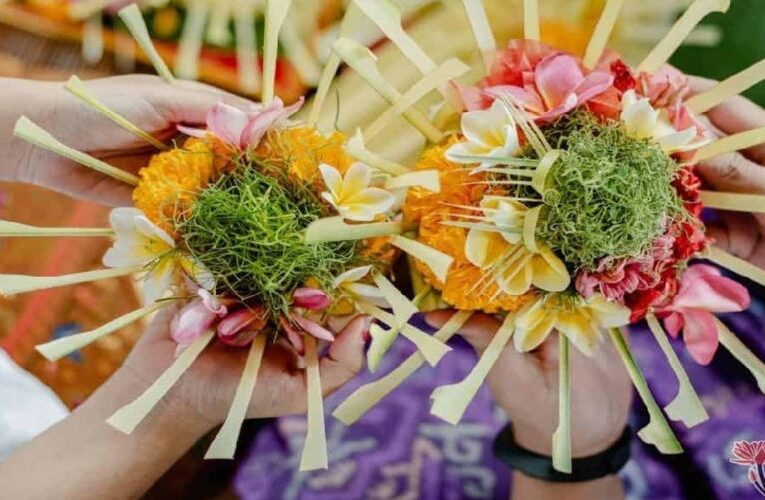 Floral Devotion the 8 Best Flowers for Hindu God Offerings