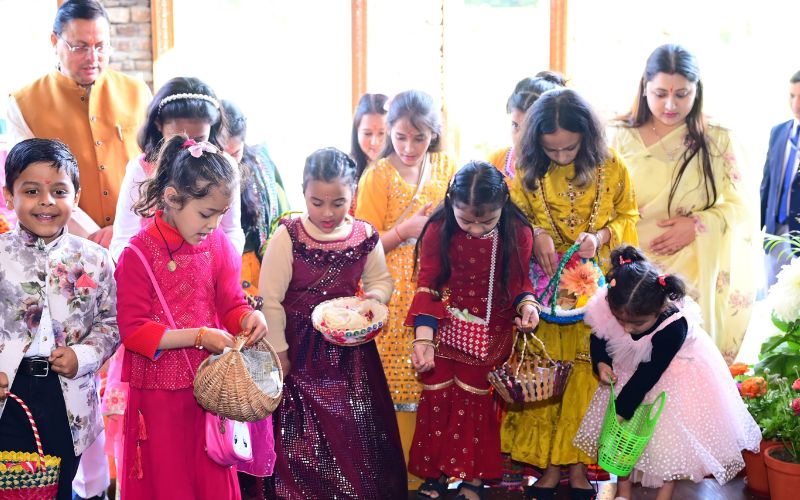 Phooldei, a folk festival of Uttarakhand, is a festival of colorful flowers.