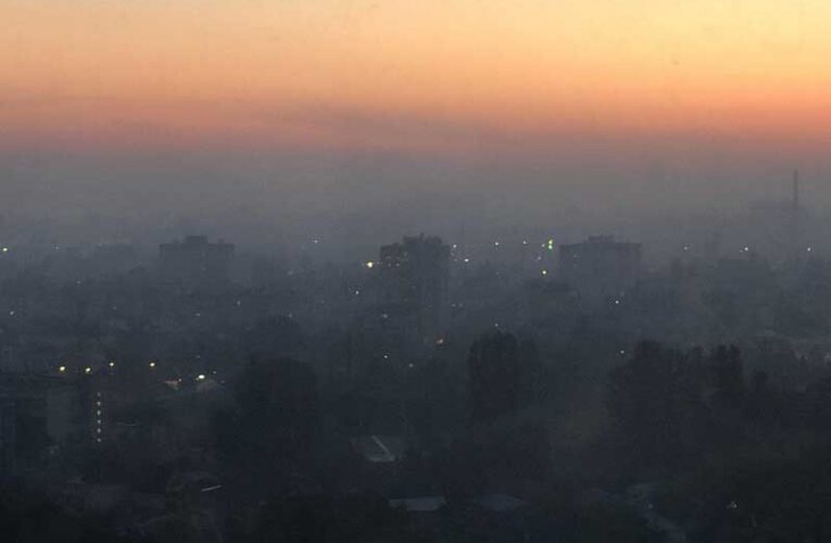 Air pollution soars in Kyiv amid fires, residents asked to remain indoors