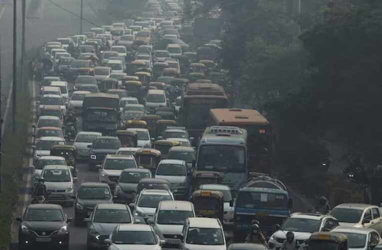 Delhi govt plans to dismantle old vehicles to combat air pollution