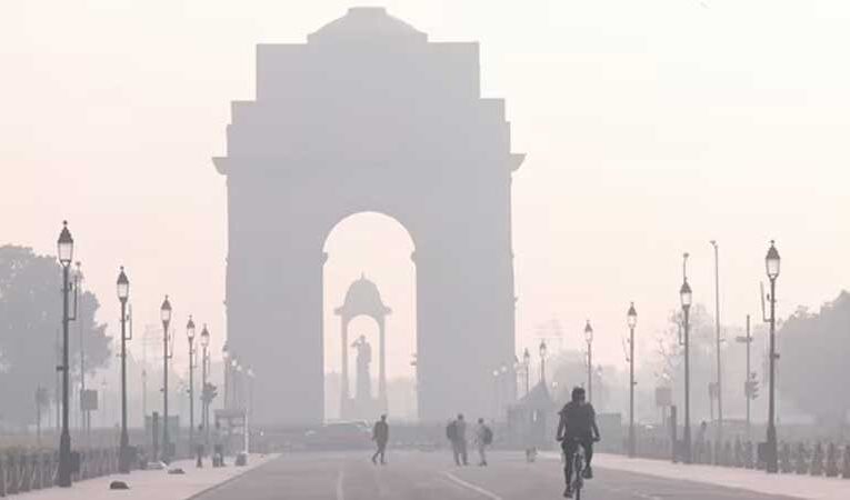 Delhi’s pollution levels further deteriorate ahead of Diwali