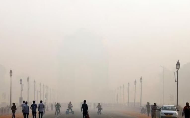 Delhi’s air quality remains ‘very poor’, shows signs of improvement