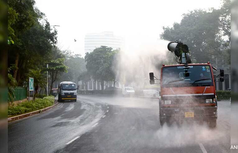 Delhi’s air quality improves to ‘poor’; smog continues