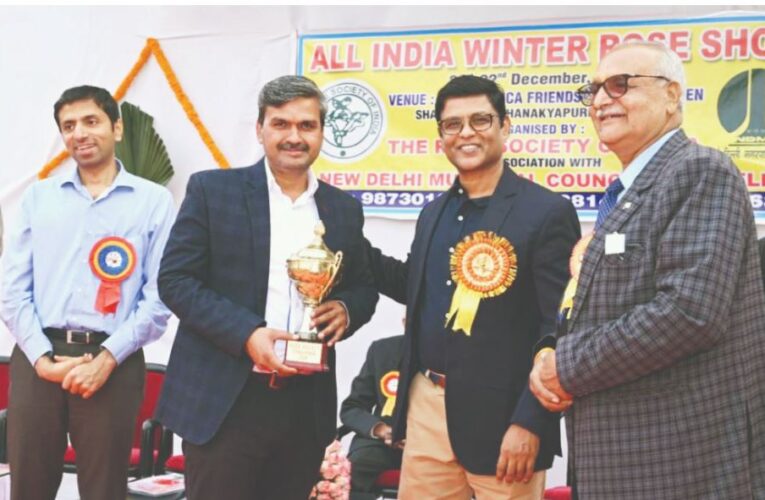 NDMC honours winners at All India Winter Rose Show