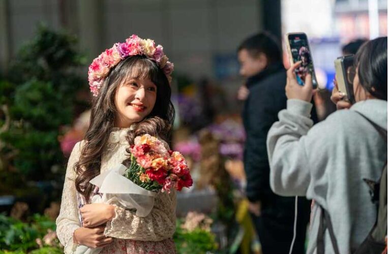 Flower market soars in China amid lunar New Year celebrations