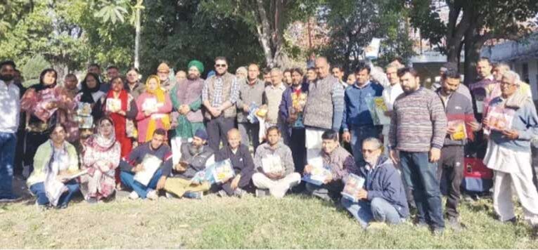 Kathua: Farmers and students get training on modern floriculture techniques