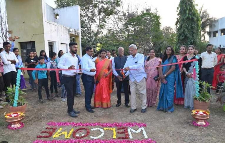 Nagpur college organizes vibrant floriculture exhibition